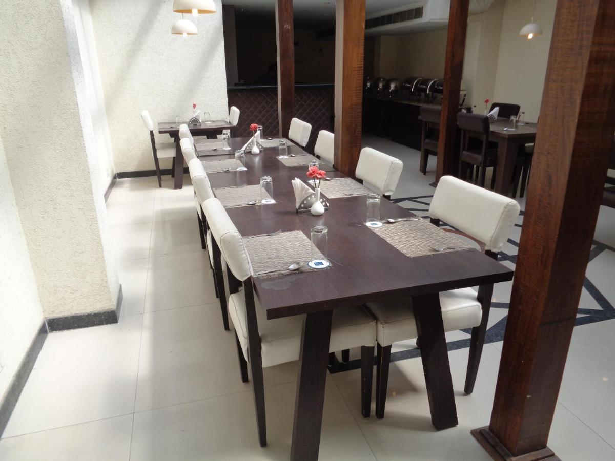 Orbit Hotel - Bagdogra Exteriör bild