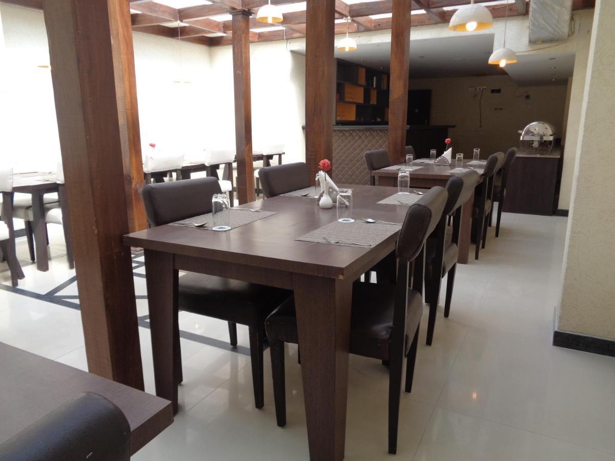 Orbit Hotel - Bagdogra Exteriör bild